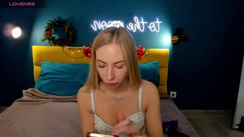 Snapshot of diana_garrett chatting on December 16, 8:52 am Diana  online show from December 16, 8:52 am