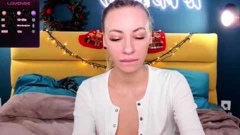 Snapshot of diana_garrett chatting on December 2, 7:10 am Diana  online show from December 2, 7:10 am