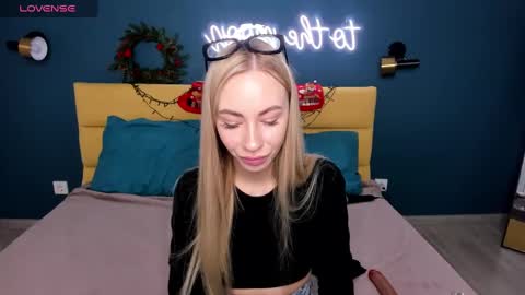 Snapshot of diana_garrett chatting on December 13, 8:54 am Diana  online show from December 13, 8:54 am