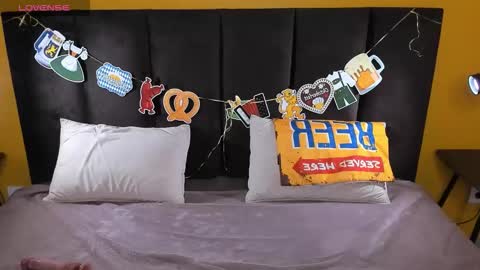 Snapshot of diana_garrett chatting on September 30, 2:17 am Diana  online show from September 30, 2:17 am