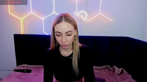 Snapshot of diana_garrett chatting on February 8, 8:42 am Diana  online show from February 8, 8:42 am