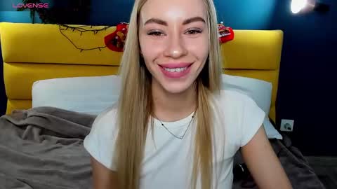 Snapshot of diana_garrett chatting on December 22, 1:44 am Diana  online show from December 22, 1:44 am