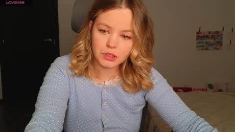 Snapshot of dianaholiday chatting on September 25, 1:32 pm Olga online show from September 25, 1:32 pm