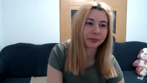 Snapshot of dianasmiey7 chatting on March 8, 8:19 am dianasmiey7 online show from March 8, 8:19 am