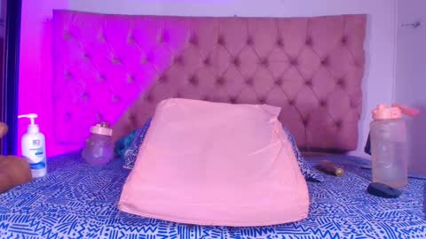 Snapshot of didiane_ chatting on February 7, 7:27 pm Diane online show from February 7, 7:27 pm