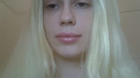 DitaMilton online show from April 25, 7:00 pm