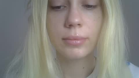 DitaMilton online show from April 22, 8:33 am