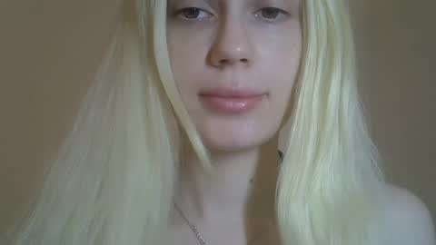 DitaMilton online show from April 28, 8:35 pm