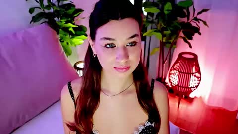 Tia online show from March 3, 9:10 pm