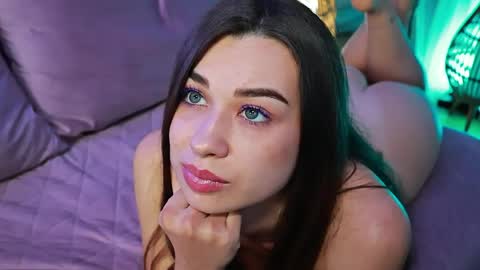 Tia online show from April 5, 9:14 pm