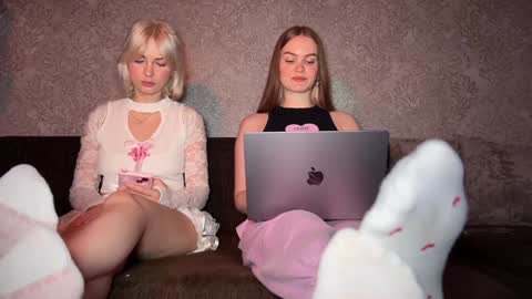 Snapshot of divine_hannah chatting on December 2, 9:15 pm Hannah online show from December 2, 9:15 pm