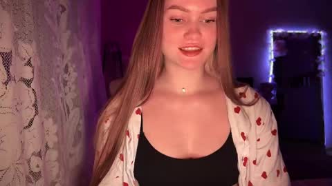 Snapshot of divine_hannah chatting on February 10, 10:30 pm Hannah online show from February 10, 10:30 pm