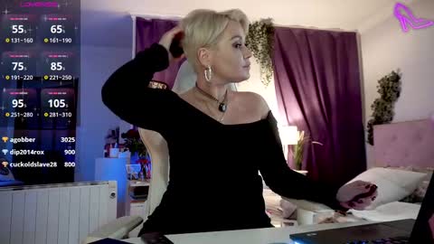 Snapshot of divine_kim chatting on February 9, 6:43 am Miss Kim online show from February 9, 6:43 am