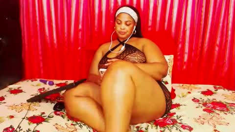 divinebooty93 online show from June 7, 8:21 am