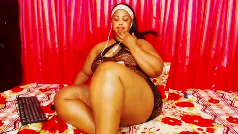 divinebooty93 online show from June 29, 11:54 am