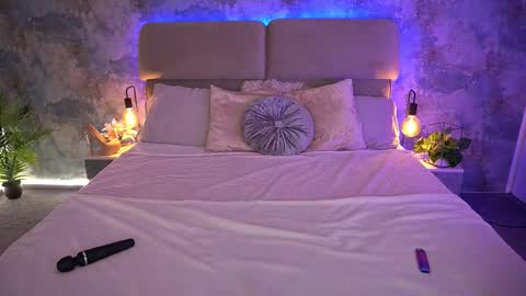 DivineJasss online show from December 4, 9:04 pm