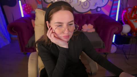 DivineJasss online show from March 3, 7:15 am