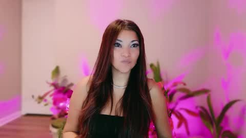 DivineLynn online show from February 4, 6:11 pm