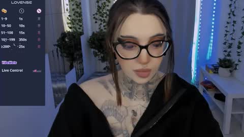dixipixi_ online show from May 6, 6:50 am