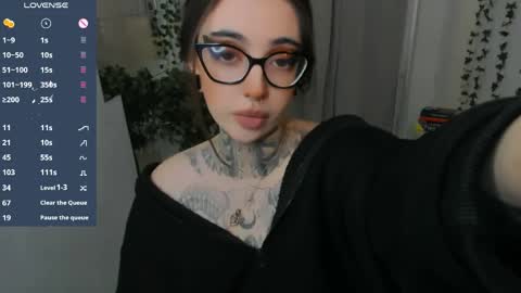 dixipixi_ online show from May 24, 6:01 am