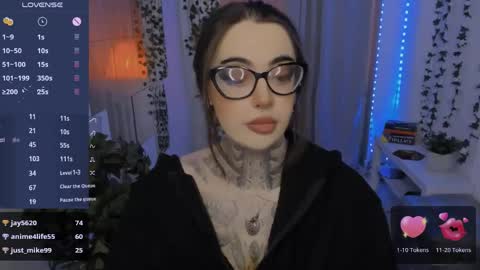 dixipixi_ online show from May 29, 8:12 am