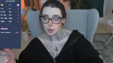 dixipixi_ online show from May 5, 6:49 am