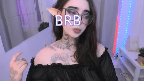 dixipixi_ online show from May 31, 8:31 am