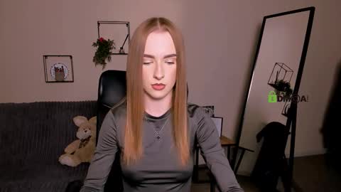 doll_vey online show from October 2, 1:05 pm