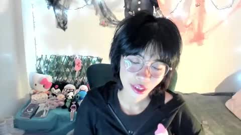 Snapshot of dolliette chatting on October 14, 2:03 am mina online show from October 14, 2:03 am