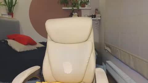 DOM MUMMY online show from April 29, 5:51 pm