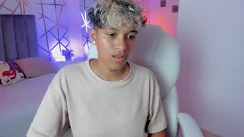 Snapshot of dominick_joness chatting on January 9, 8:55 pm Dominick online show from January 9, 8:55 pm