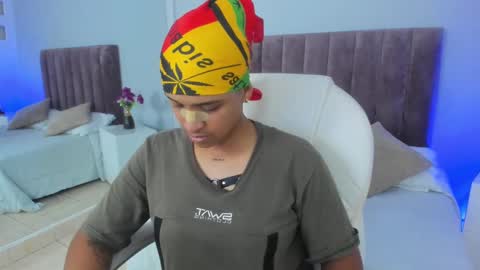 Snapshot of dominick_joness chatting on February 12, 8:40 pm Dominick online show from February 12, 8:40 pm