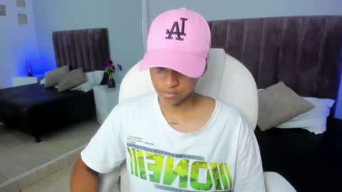 Snapshot of dominick_joness chatting on February 7, 8:42 pm Dominick online show from February 7, 8:42 pm