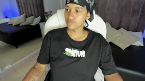 Snapshot of dominick_joness chatting on January 29, 8:35 pm Dominick online show from January 29, 8:35 pm