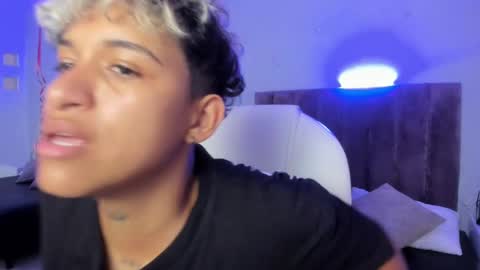 Snapshot of dominick_joness chatting on February 19, 8:52 pm Dominick online show from February 19, 8:52 pm