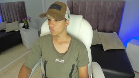 Snapshot of dominick_joness chatting on January 28, 9:19 pm Dominick online show from January 28, 9:19 pm