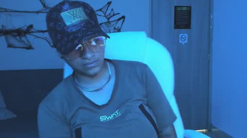 Snapshot of dominick_joness chatting on October 7, 6:51 am Dominick online show from October 7, 6:51 am
