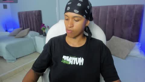Snapshot of dominick_joness chatting on February 10, 10:19 pm Dominick online show from February 10, 10:19 pm