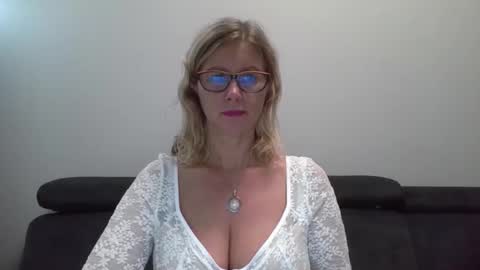Snapshot of doreenkiss chatting on September 9, 7:24 pm DoreenSexy online show from September 9, 7:24 pm