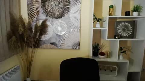 Snapshot of dream_caster_ chatting on October 16, 7:44 am dream caster  online show from October 16, 7:44 am