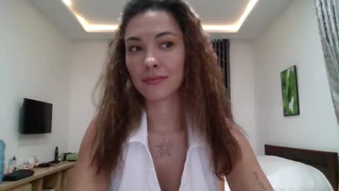 dream_petal_ online show from July 9, 7:33 am