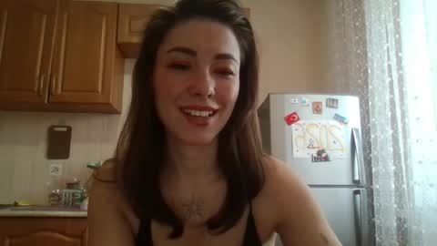 dream_petal_ online show from April 25, 9:23 am