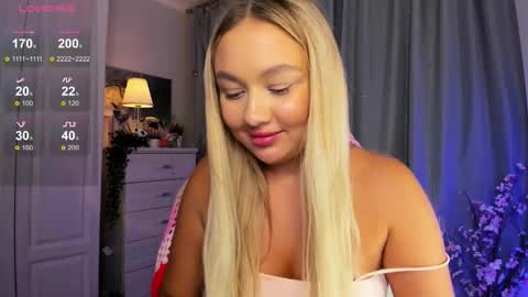 Snapshot of dreamaise chatting on October 11, 5:15 pm  Mary   pvt open    use pink and blue app lovense online show from October 11, 5:15 pm