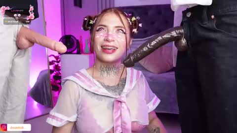 dreamleah_ online show from December 15, 5:56 am