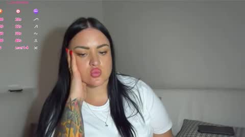 Snapshot of dreamyhousewife1 chatting on October 17, 6:22 pm dreamyhousewife1 online show from October 17, 6:22 pm