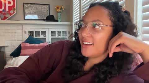 RIRI OR DREAMY online show from January 26, 4:09 pm