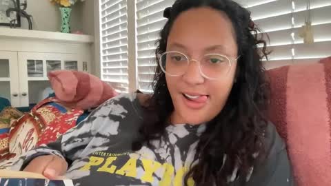 RIRI OR DREAMY online show from September 24, 3:55 pm