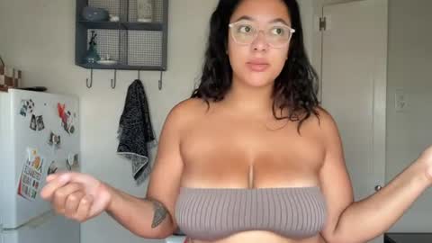 RIRI OR DREAMY online show from July 8, 2:41 pm