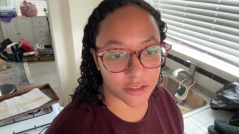 RIRI OR DREAMY online show from December 31, 7:29 pm