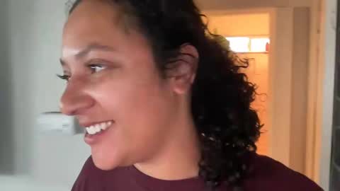 RIRI OR DREAMY online show from February 9, 5:22 pm